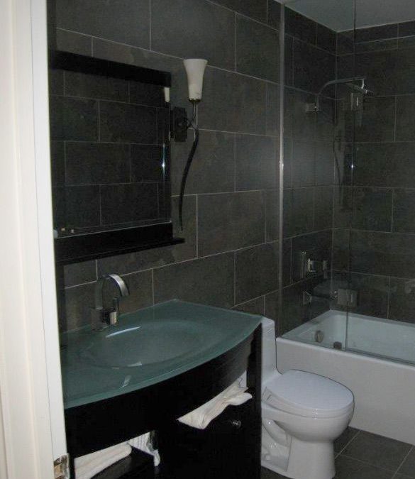 Bathrooms_Modern-Glass-Top-Vanity-Gallery